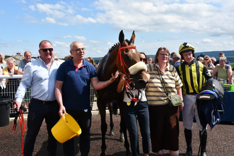 Dolly Dior wins at Hexham